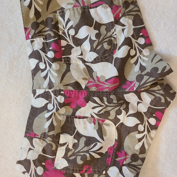 Cute short shorts! - Picture 3 of 3